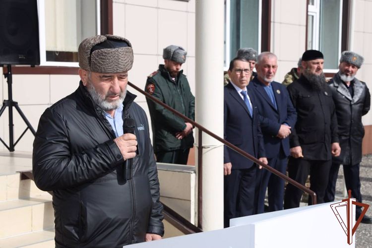 Мемориальные доски в память о погибших росгвардейцах открыты в чеченском селе