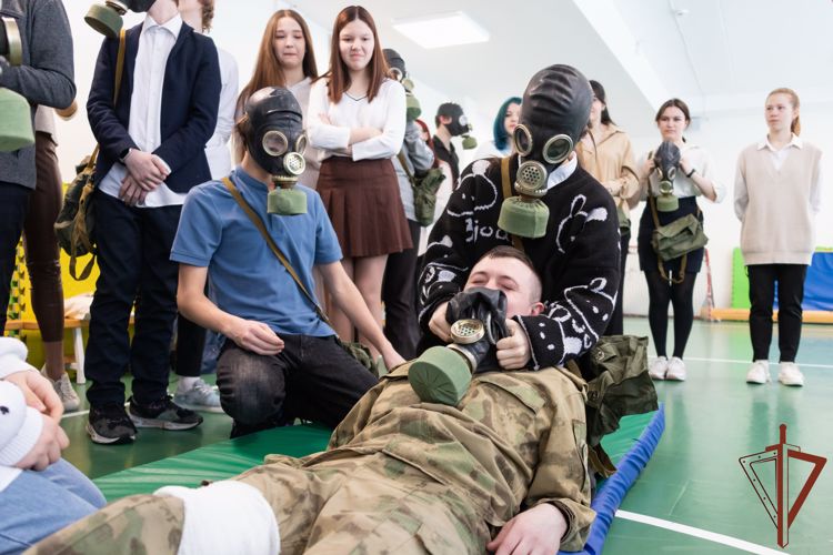Патриотические мероприятия для молодежи прошли в Сибирском округе Росгвардии