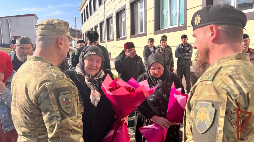 Память погибших росгвардейцев увековечили в Чеченской Республике