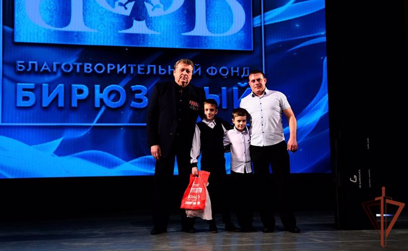 Росгвардейцы приняли участие в благотворительном концерте фонда «Бирюзовый» в Челябинске