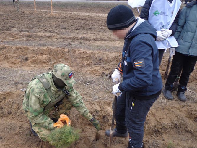 Росгвардейцы обеспечили безопасность проведения патриотической акции «Сад памяти» в ЛНР