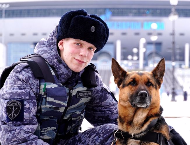 В Санкт-Петербурге росгвардейцы обеспечили безопасность футбольного матча Чемпионата России