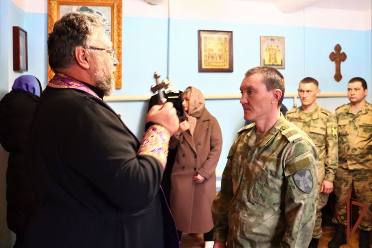 Молебны за здравие военнослужащих и сотрудников Росгвардии проходят в Сибири