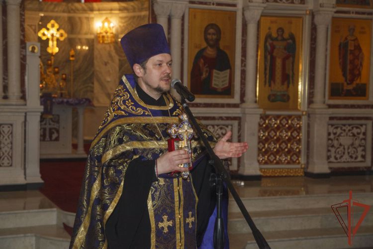 В главном храме Росгвардии состоялся благодарственный молебен с крестным ходом, посвящённый Дню войск национальной гвардии РФ