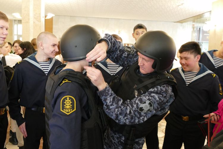 Военно-патриотические мероприятия для молодёжи провели росгвардейцы в Сибири