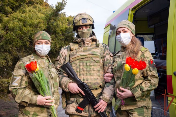 Росгвардейцы, выполняющие задачи СВО на южном направлении, провели праздничные акции и мероприятия, посвященные Дню 8 марта (видео)
