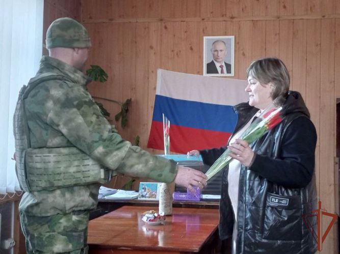Росгвардейцы, выполняющие задачи СВО на южном направлении, провели праздничные акции и мероприятия, посвященные Дню 8 марта (видео)