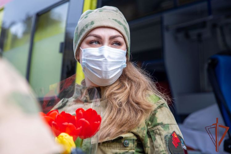 Росгвардейцы, выполняющие задачи СВО на южном направлении, провели праздничные акции и мероприятия, посвященные Дню 8 марта (видео)