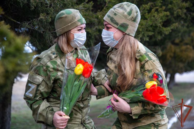 Росгвардейцы, выполняющие задачи СВО на южном направлении, провели праздничные акции и мероприятия, посвященные Дню 8 марта (видео)