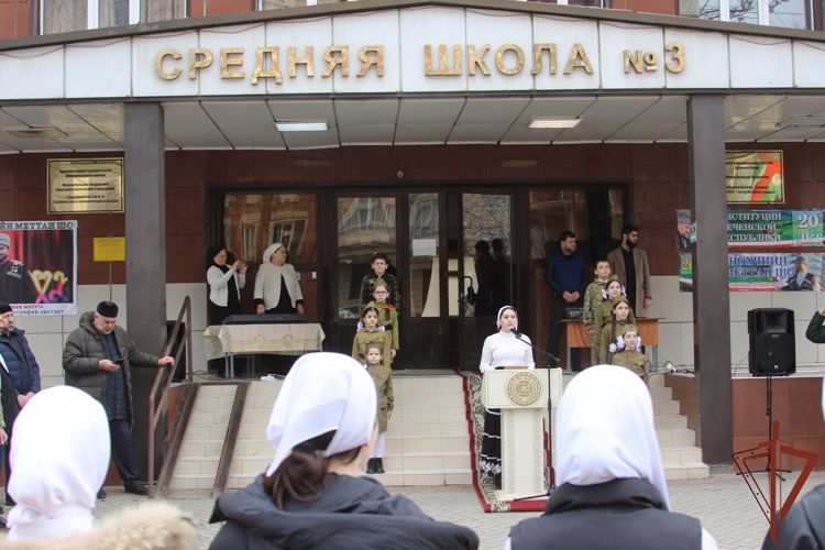 Мемориальные доски погибшим сотрудникам Росгвардии открыты в Гудермесе  