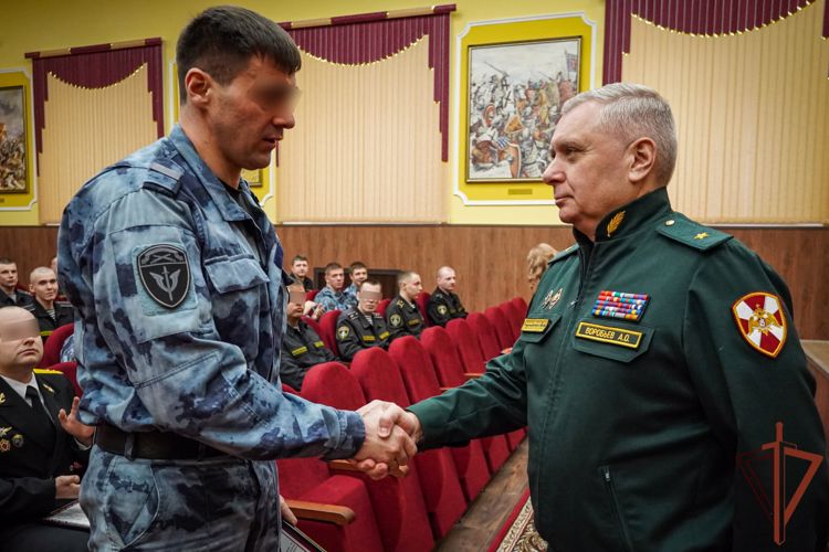 Лётчиков и моряков наградили в Северо-Западном округе Росгвардии