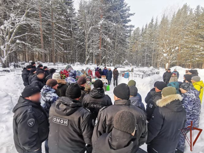 В Сыктывкаре росгвардейцы почтили память сослуживца, погибшего при исполнении служебного долга