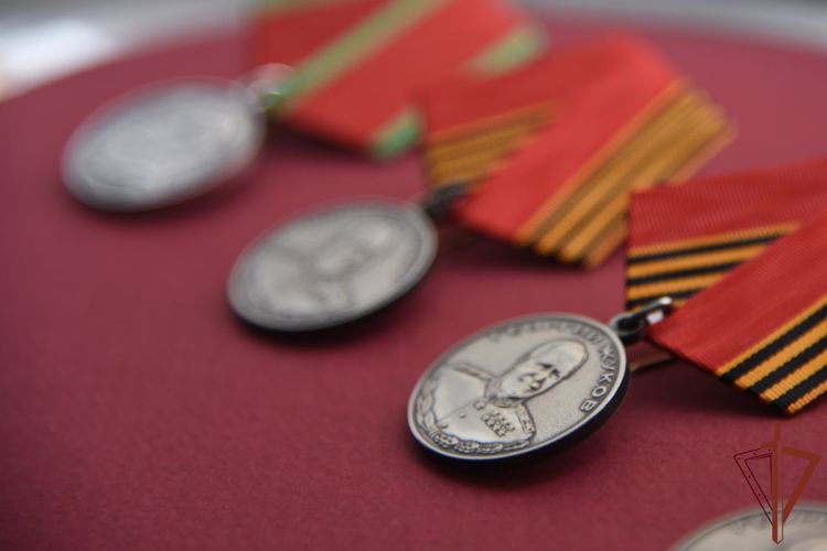 Государственные награды вручил командующий Сибирским округом Росгвардии участникам СВО