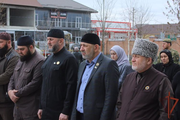 Память павших росгвардейцев почтили в Чеченской Республике