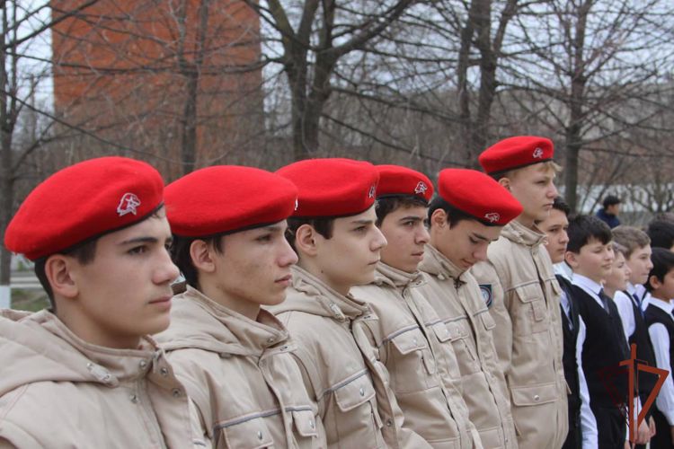 Память павших росгвардейцев почтили в Чеченской Республике