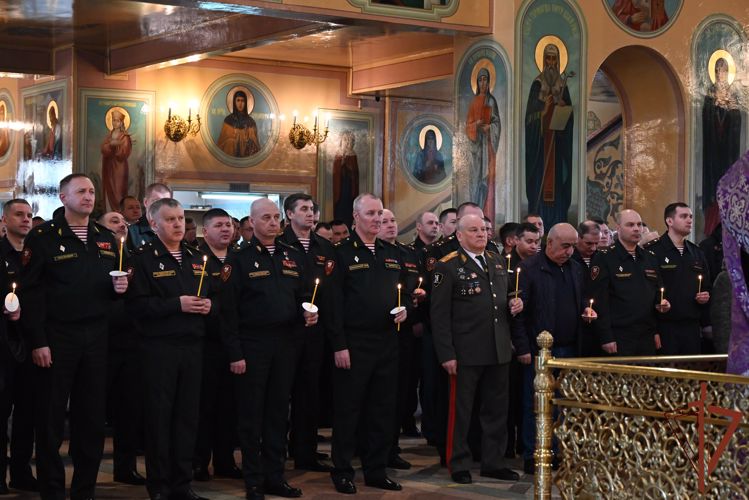 Молебны за здравие военнослужащих и сотрудников Росгвардии проходят в Сибири