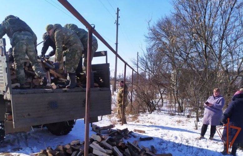 Росгвардейцы оказывают адресную помощь нуждающимся жителям  ЛНР