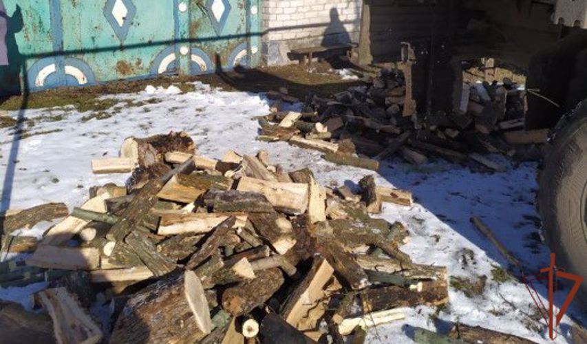 Росгвардейцы оказывают адресную помощь нуждающимся жителям  ЛНР