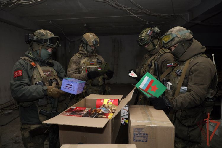 Росгвардейцы получили письма от мариупольских школьников с пожеланиями скорейшей победы (видео)