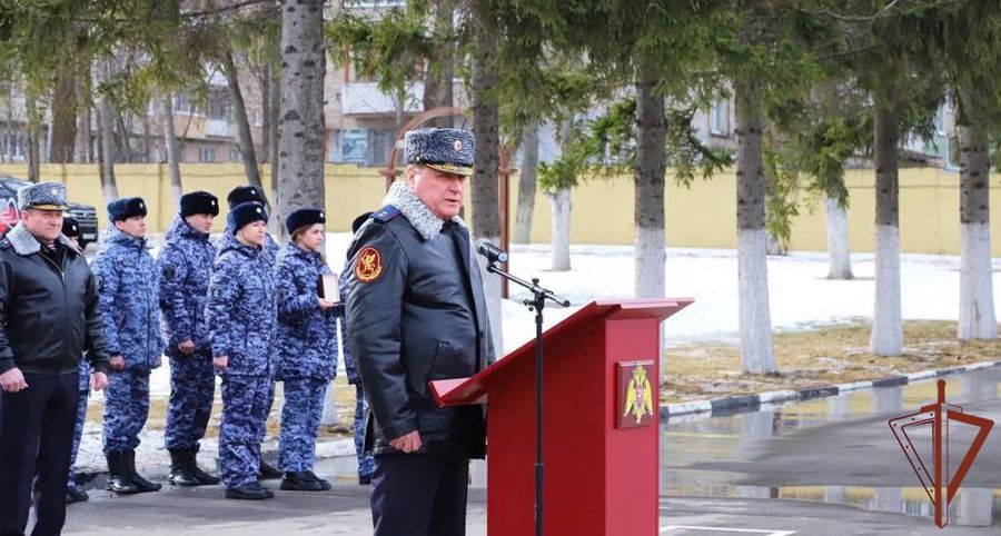 Тульским росгвардейцам вручили ключи от новых служебных автомобилей (видео)