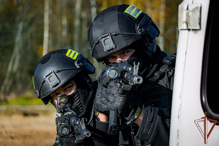 Новгородский СОБР «Рубин» Росгвардии отмечает 30-летие образования