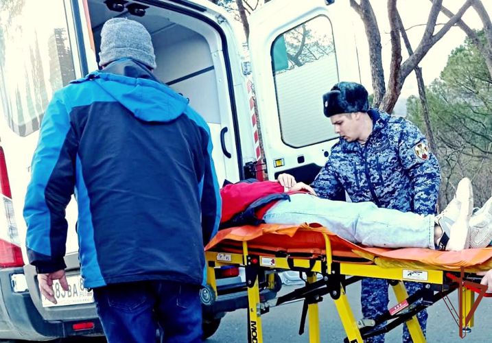 Травмированной при падении сотруднице «Артека» оказали помощь росгвардейцы