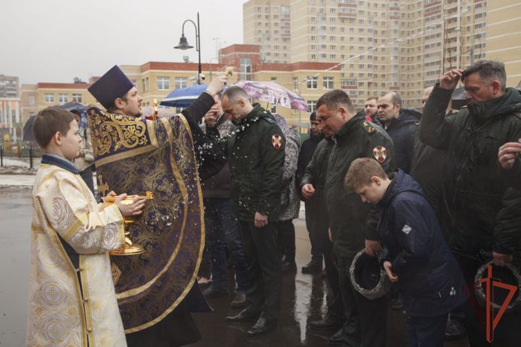 В главном храме Росгвардии состоялся благодарственный молебен с крестным ходом, посвящённый Дню войск национальной гвардии РФ
