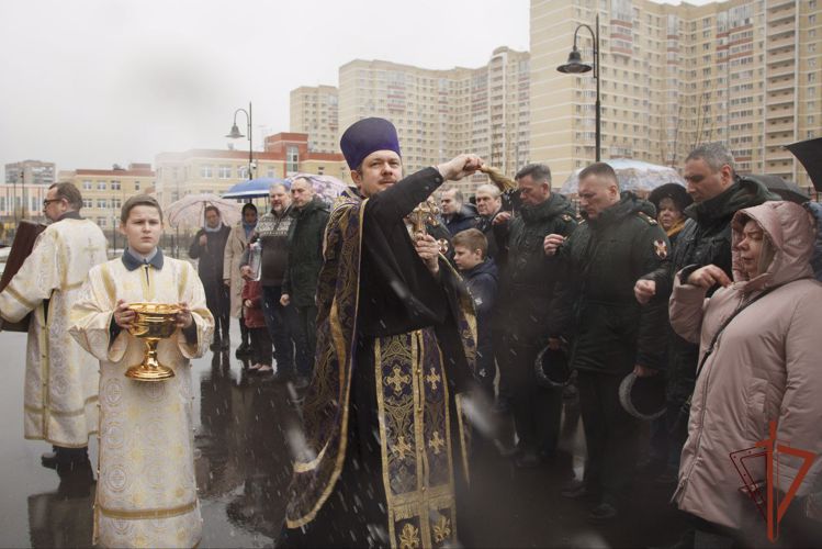 В главном храме Росгвардии состоялся благодарственный молебен с крестным ходом, посвящённый Дню войск национальной гвардии РФ