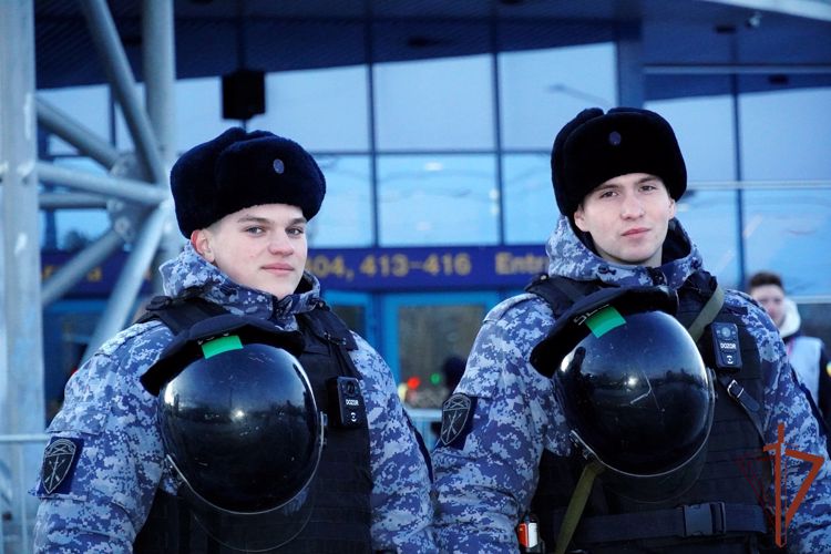 Росгвардейцы обеспечили безопасность хоккейного матча в Санкт-Петербурге