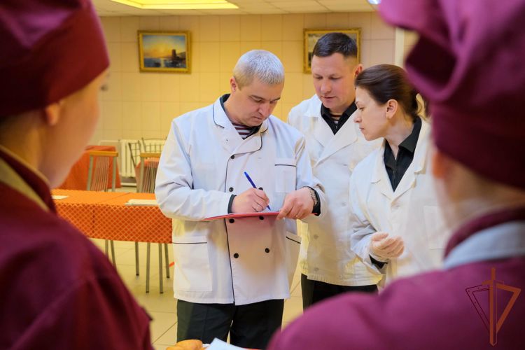 Лучшие специалисты продовольственной службы определились в Уральском округе Росгвардии