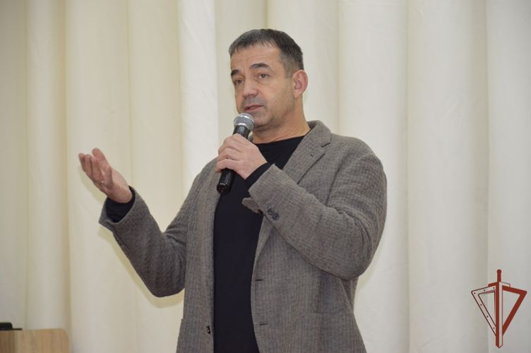  Актёр Дмитрий Певцов посетил алтайское управление Росгвардии