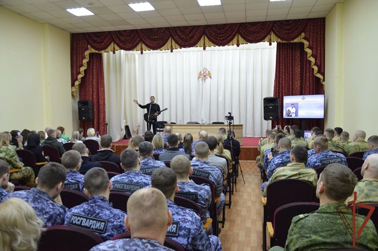  Актёр Дмитрий Певцов посетил алтайское управление Росгвардии