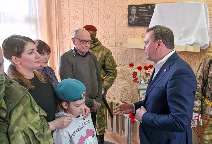 На Среднем Урале открыли памятную доску погибшему военнослужащему Росгвардии (видео)