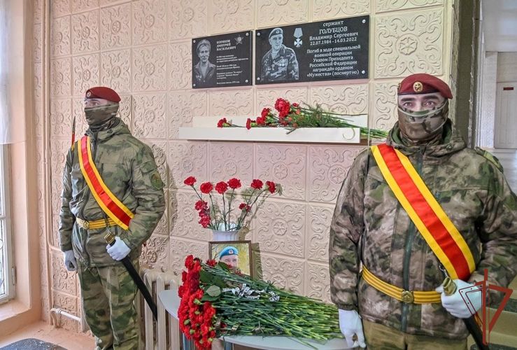 На Среднем Урале открыли памятную доску погибшему военнослужащему Росгвардии (видео)