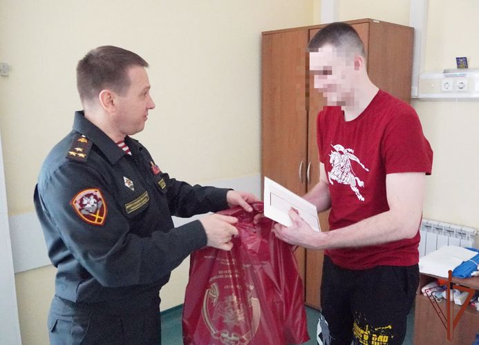 Заместитель командующего Центральным округом навестил военнослужащих-участников СВО в Главном клиническом госпитале Росгвардии