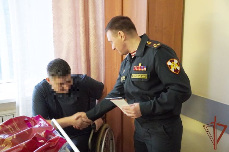 Заместитель командующего Центральным округом навестил военнослужащих-участников СВО в Главном клиническом госпитале Росгвардии