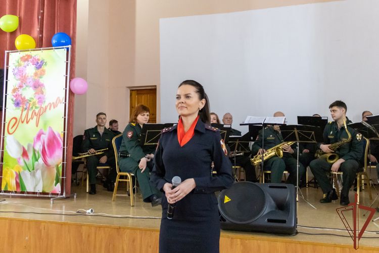 Концерт для беженцев из Донецкой и Луганской народных республик организовали росгвардейцы в Саратовской области (видео)