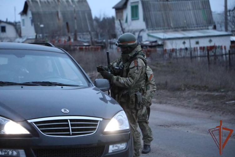 Росгвардейцы оказали первую помощь пострадавшим в ДТП в Луганской Народной Республике