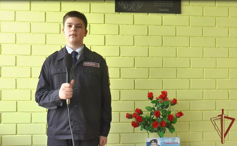 Кадеты подшефной выльгортской школы записали видеообращение для росгвардейцев – участников СВО