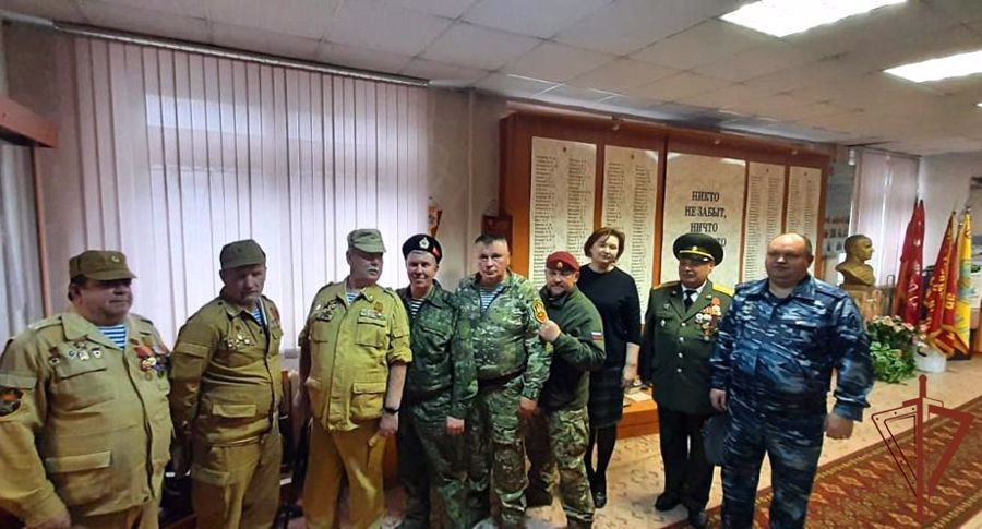 Участников всероссийского автопробега «Дорога к Победе» встретили росгвардейцы на Южном Урале