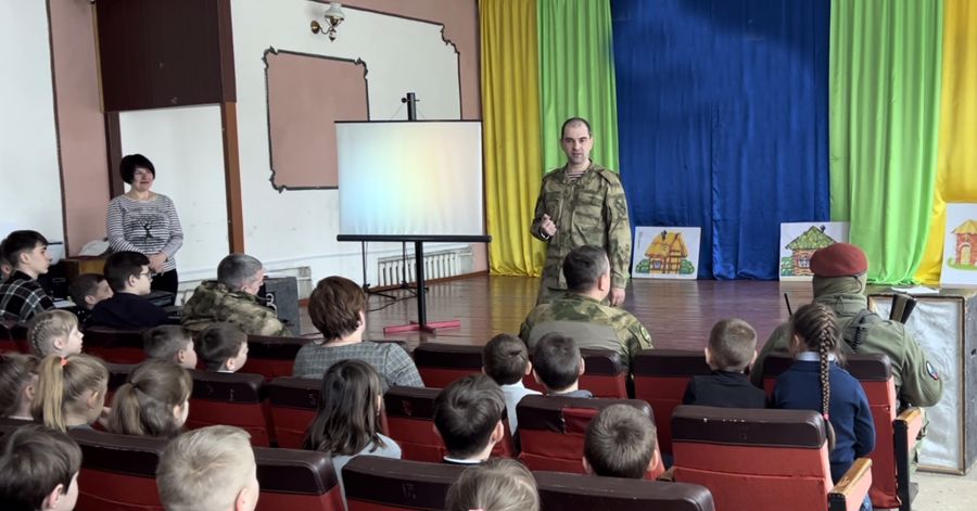 Росгвардейцы доставили гуманитарную помощь жителям Луганской Народной Республики