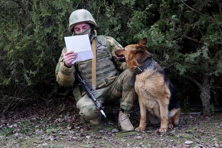 Росгвардейцы-участники СВО поблагодарили детей из регионов России за письма поддержки (видео)