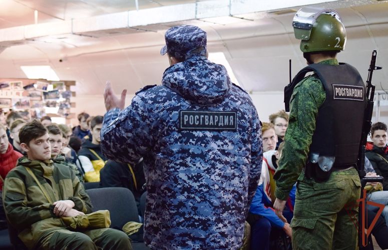 Патриотические мероприятия для молодежи провели росгвардейцы на Урале