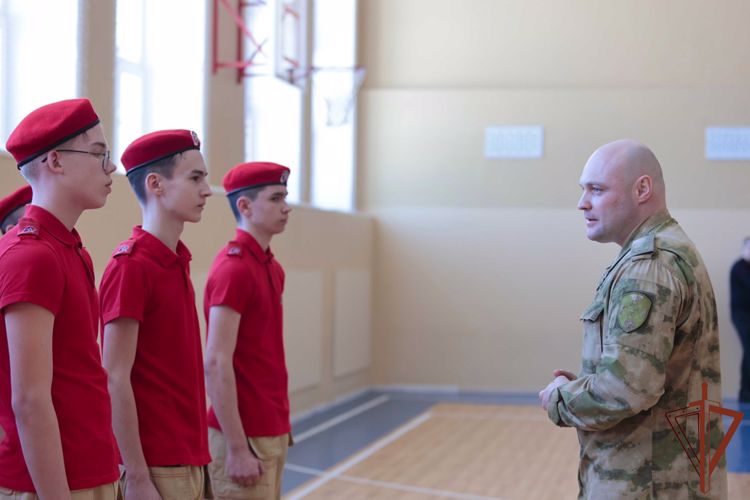 Патриотические мероприятия для молодежи провели росгвардейцы на Урале