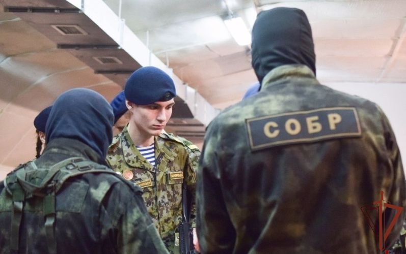 Патриотические мероприятия для молодежи провели росгвардейцы на Урале
