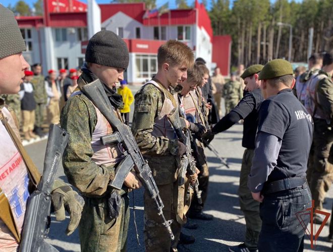 Ветераны Росгвардии организовали для тюменских школьников военно-спортивное мероприятие 