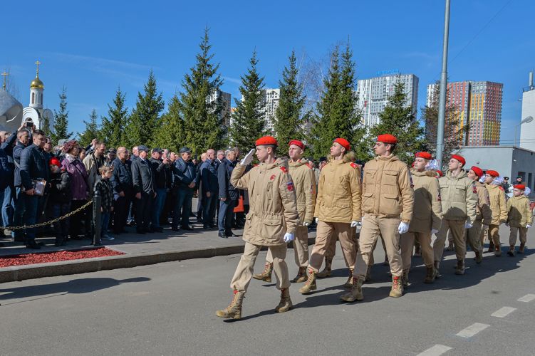 В Москве сотрудники ОМОН «Авангард» открыли Аллею Славы в день памяти погибших боевых товарищей