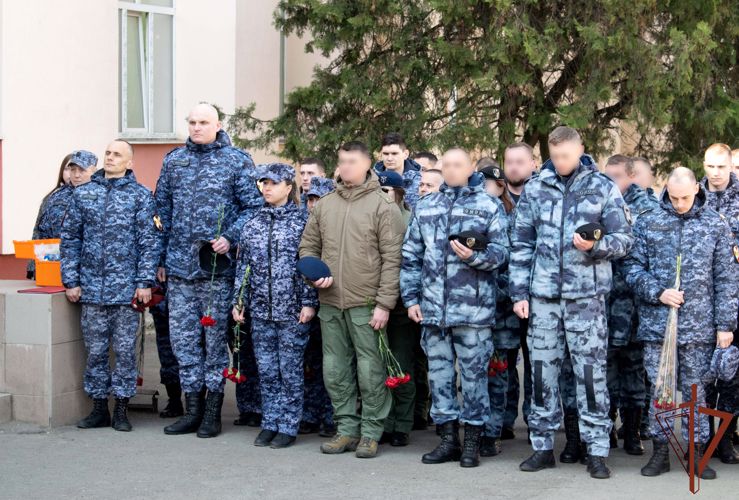Память военнослужащего Росгвардии увековечили в Крыму 