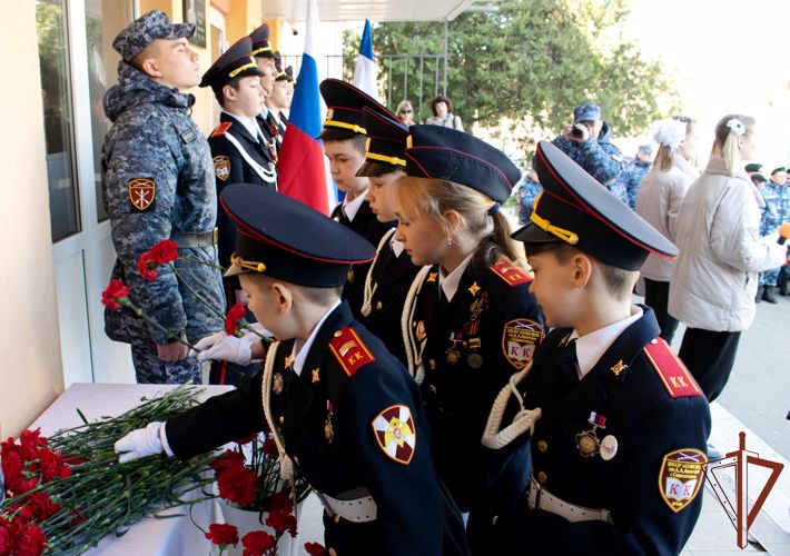 Память военнослужащего Росгвардии увековечили в Крыму 