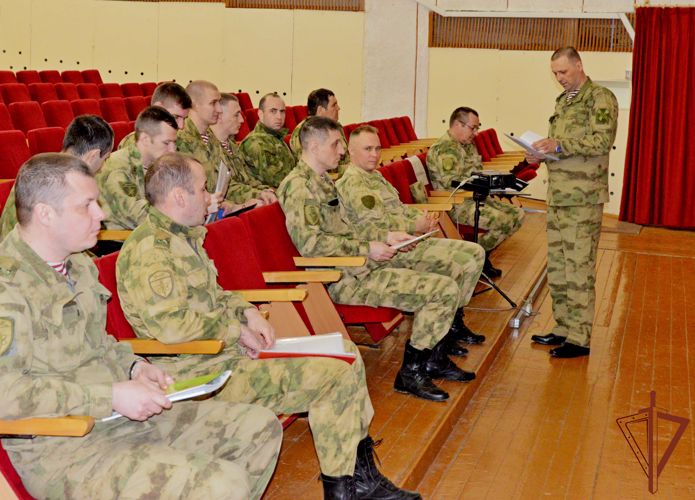 Сбор со специалистами РХБ защиты прошел в Уральском округе Росгвардии